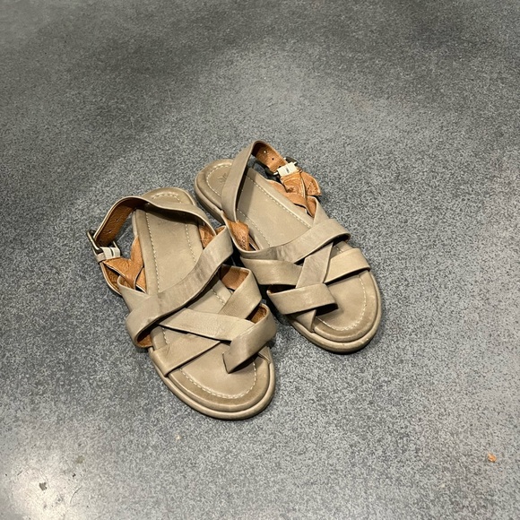 frye men's leather sandals